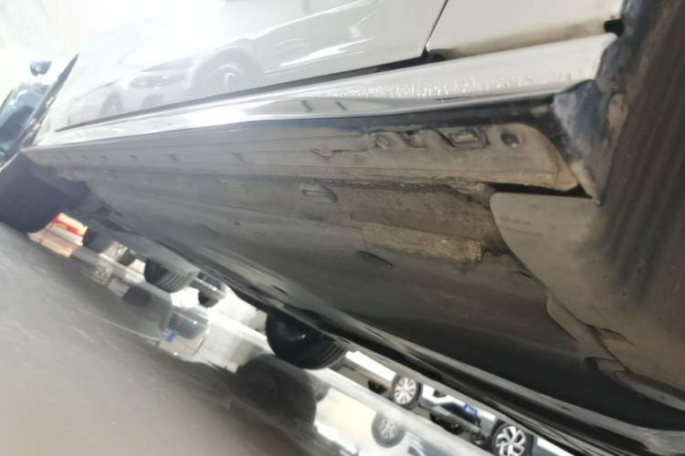 Used Volkswagen Golf 2025 300TSI R-Line Right Side Sill