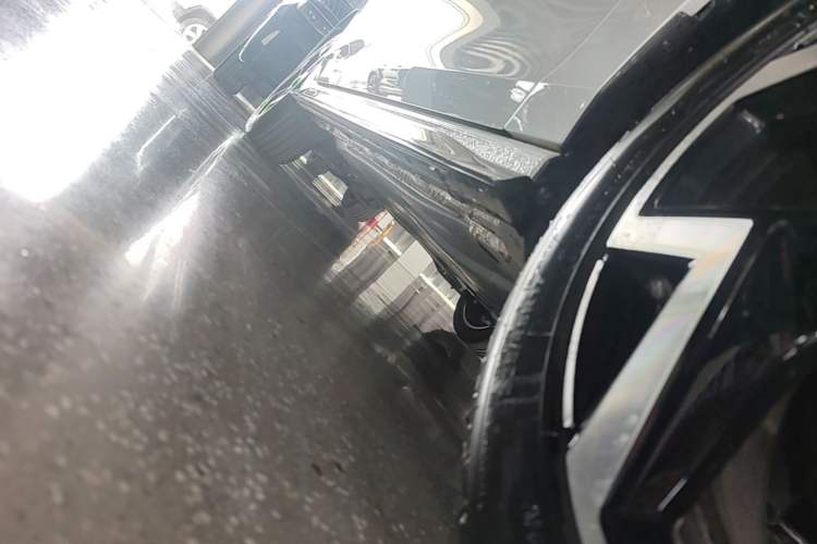 Used Volkswagen Golf 2025 300TSI R-Line Right Side Sill