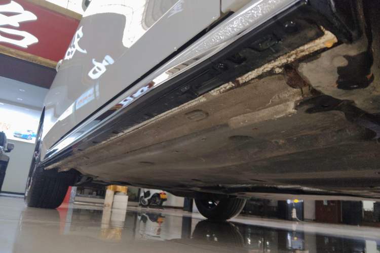 Used Volkswagen Golf 2025 300TSI R-Line Right Side Sill