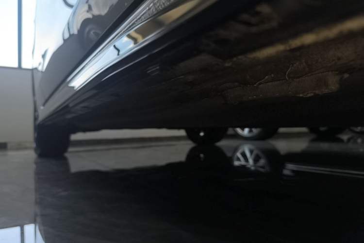 Used Volkswagen Golf 2025 300TSI R-Line Right Side Sill