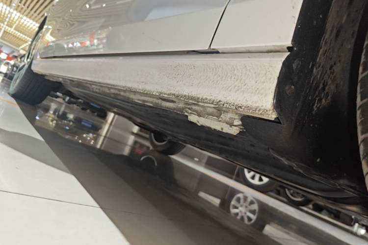 Used Volkswagen Golf 2025 300TSI Pro Right Side Sill