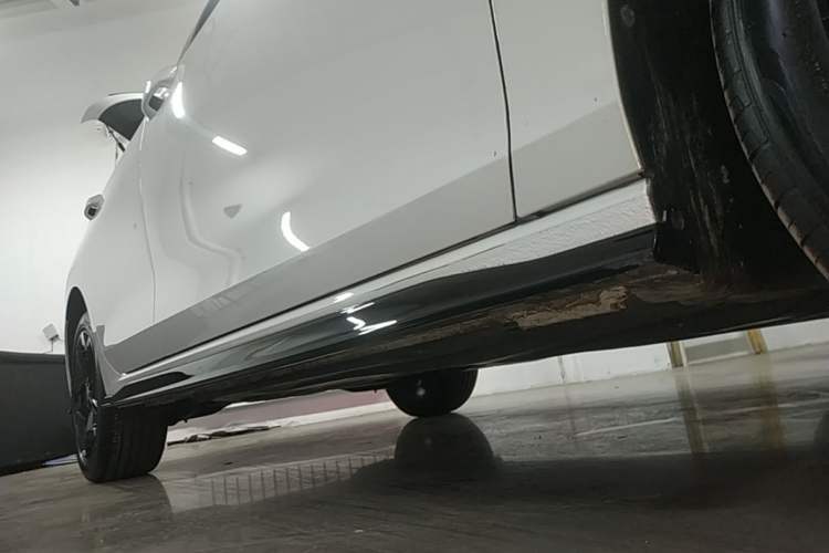 Used Volkswagen Golf 2025 300TSI R-Line Right Side Sill