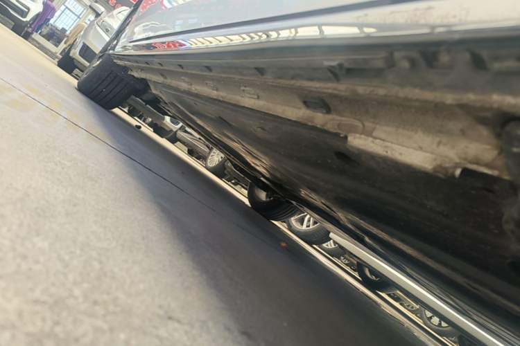 Used Volkswagen Golf 2025 300TSI R-Line Right Side Sill