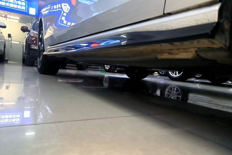 Used Volkswagen Golf 2025 300TSI R-Line Right Side Sill