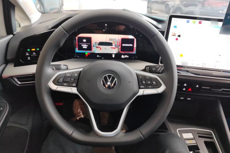 Used Volkswagen Golf 2025 Facelifted 300TSI Pro Steering Wheel