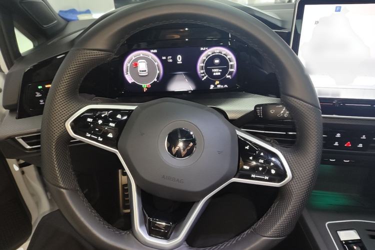 Used Volkswagen Golf 2025 300TSI R-Line Steering Wheel