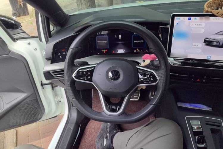 Used Volkswagen Golf 2025 300TSI R-Line Steering Wheel