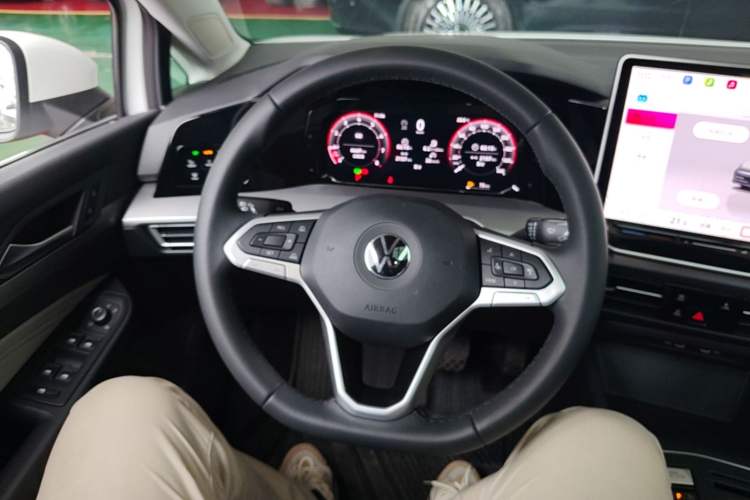 Used Volkswagen Golf 2025 Facelifted 300TSI Pro Steering Wheel