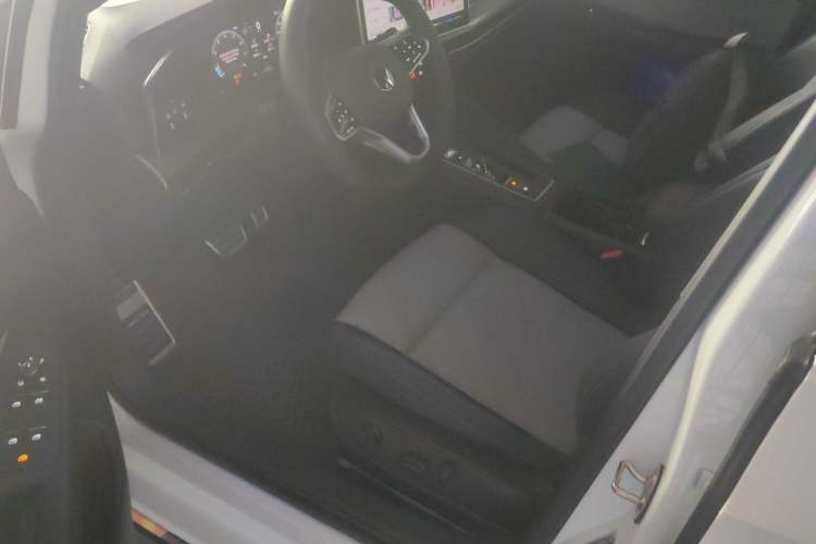 Used Volkswagen Golf 2025 300TSI R-Line Steering Wheel
