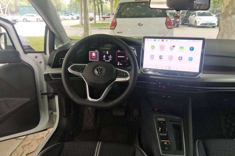 Used Volkswagen Golf 2025 Facelifted 300TSI Pro Steering Wheel