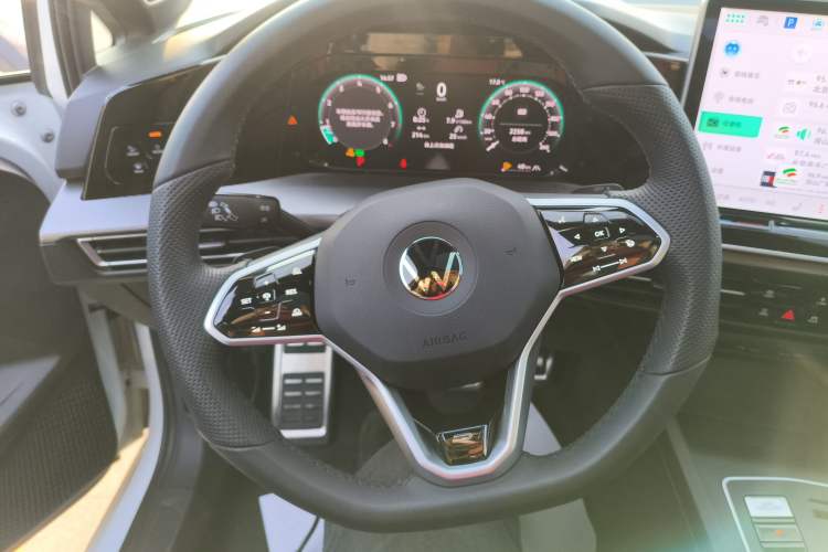 Used Volkswagen Golf 2025 300TSI R-Line Steering Wheel