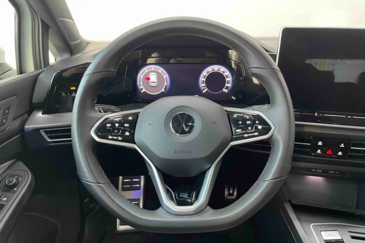 Used Volkswagen Golf 2025 300TSI R-Line Steering Wheel