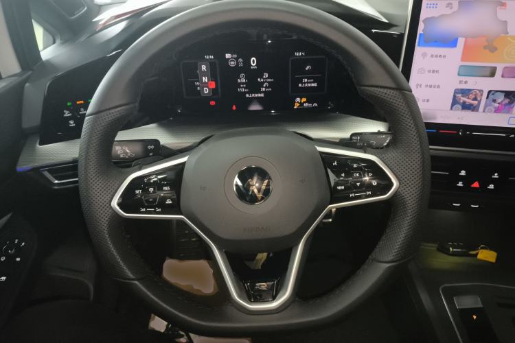 Used Volkswagen Golf 2025 300TSI R-Line Steering Wheel