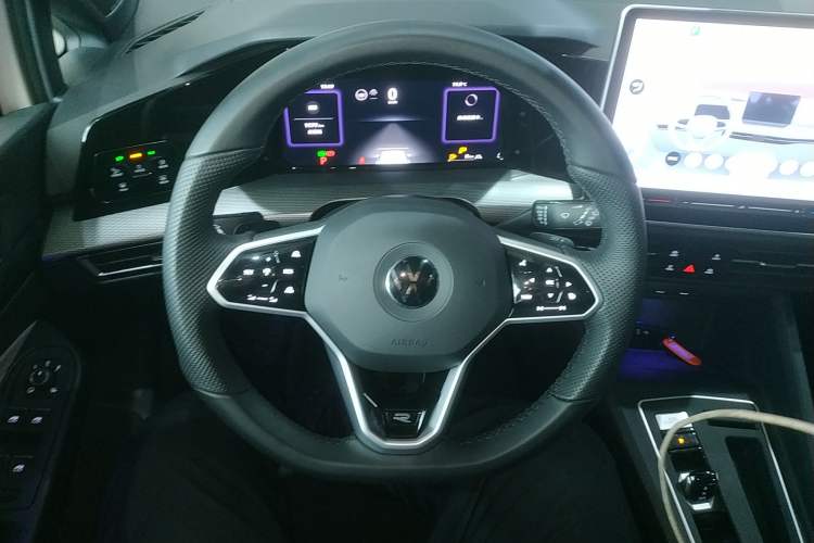 Used Volkswagen Golf 2025 300TSI R-Line Steering Wheel