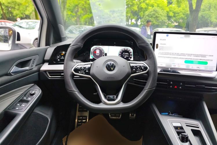 Used Volkswagen Golf 2025 300TSI R-Line Steering Wheel