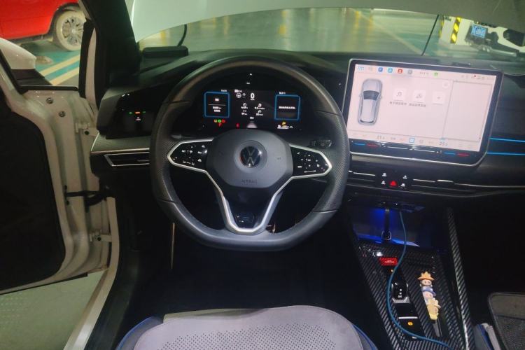 Used Volkswagen Golf 2025 300TSI R-Line Steering Wheel