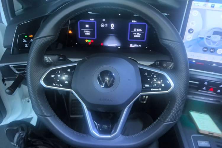 Used Volkswagen Golf 2025 300TSI R-Line Steering Wheel