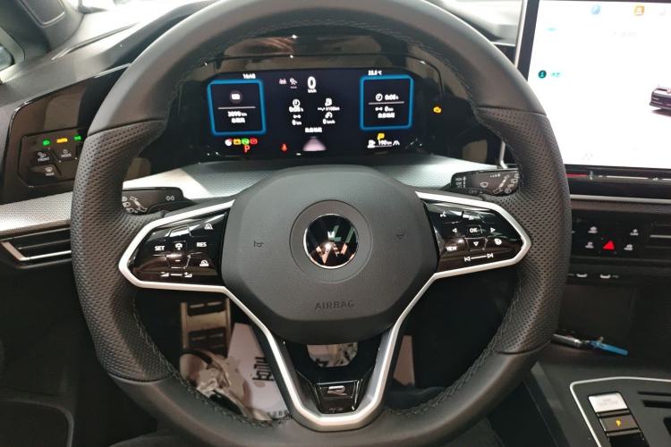 Used Volkswagen Golf 2025 300TSI R-Line Steering Wheel