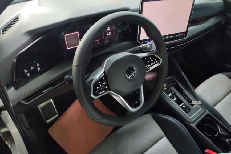 Used Volkswagen Golf 2025 300TSI R-Line Steering Wheel
