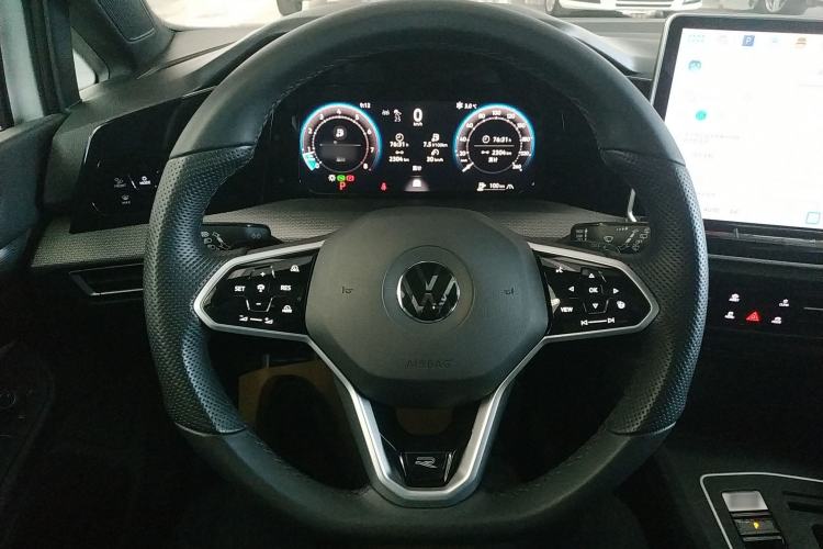 Used Volkswagen Golf 2025 300TSI R-Line Steering Wheel