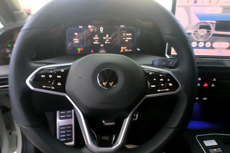 Used Volkswagen Golf 2025 300TSI R-Line Steering Wheel