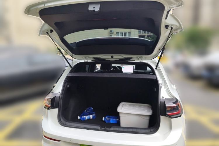 Used Volkswagen Golf 2025 300TSI R-Line Trunk
