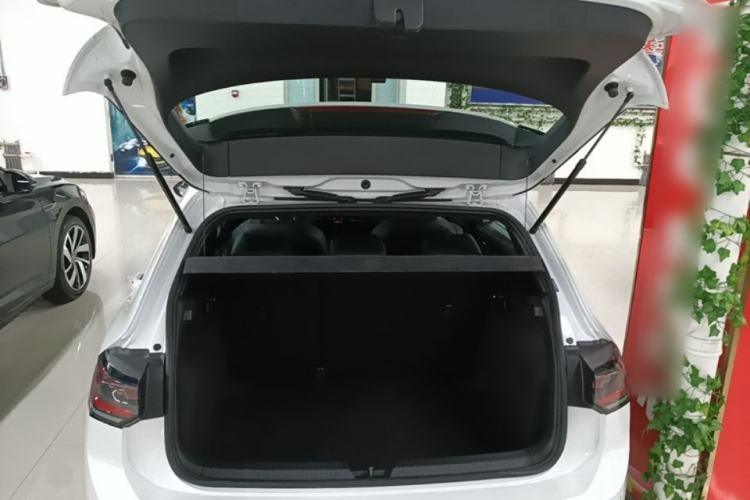 Used Volkswagen Golf 2025 300TSI R-Line Trunk