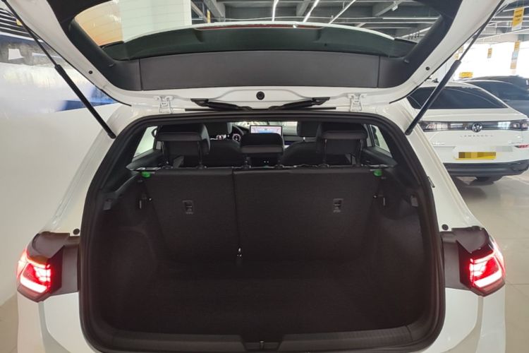 Used Volkswagen Golf 2025 300TSI R-Line Trunk