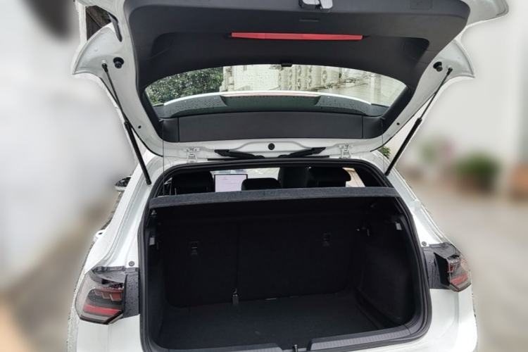 Used Volkswagen Golf 2025 300TSI R-Line Trunk
