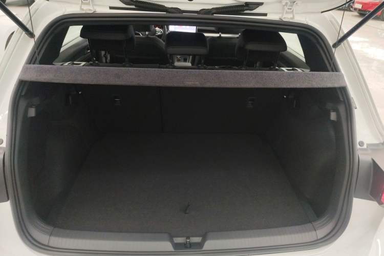 Used Volkswagen Golf 2025 300TSI R-Line Trunk