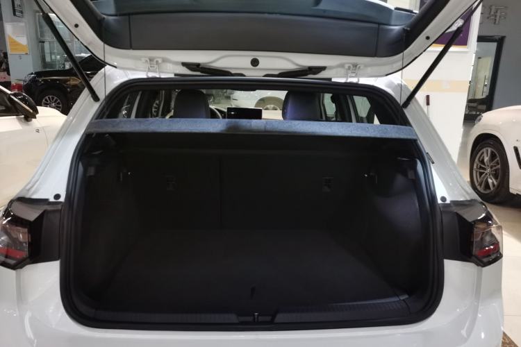 Used Volkswagen Golf 2025 300TSI R-Line Trunk
