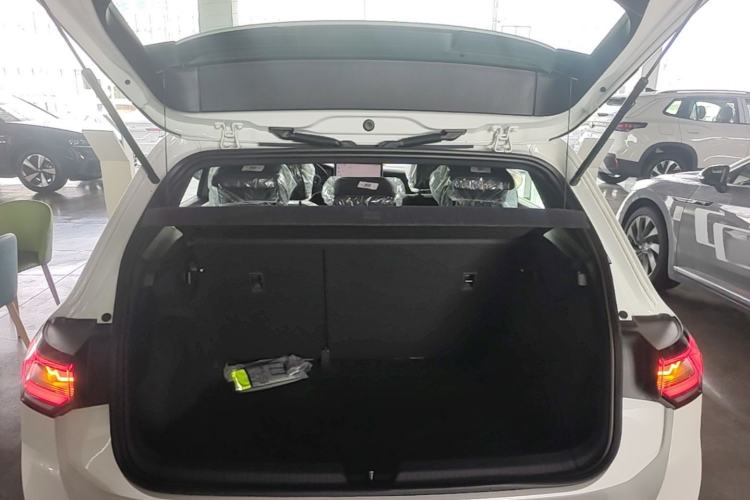Used Volkswagen Golf 2025 300TSI R-Line Trunk