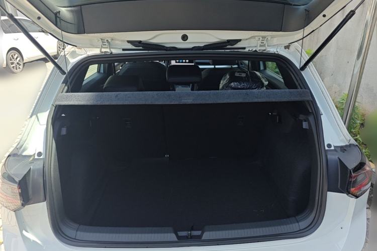 Used Volkswagen Golf 2025 300TSI R-Line Trunk