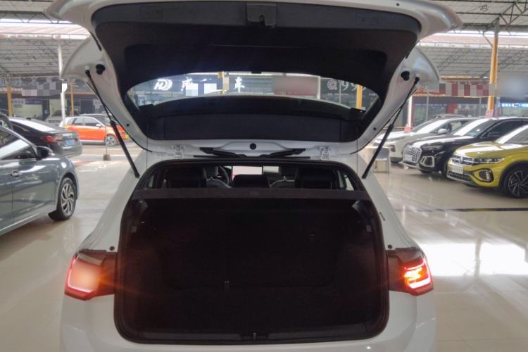 Used Volkswagen Golf 2025 300TSI R-Line Trunk