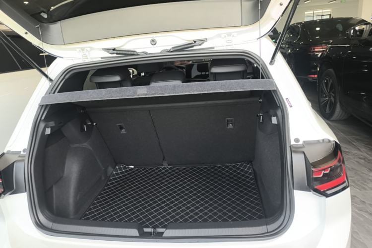 Used Volkswagen Golf 2025 300TSI R-Line Trunk