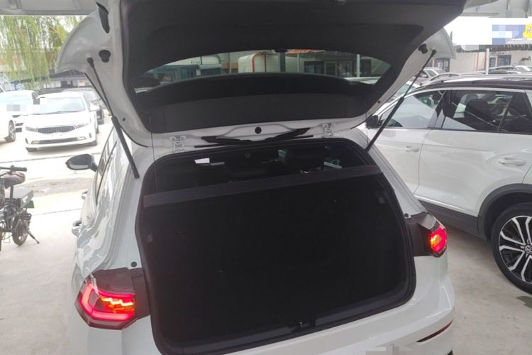 Used Volkswagen Golf 2025 300TSI R-Line Trunk