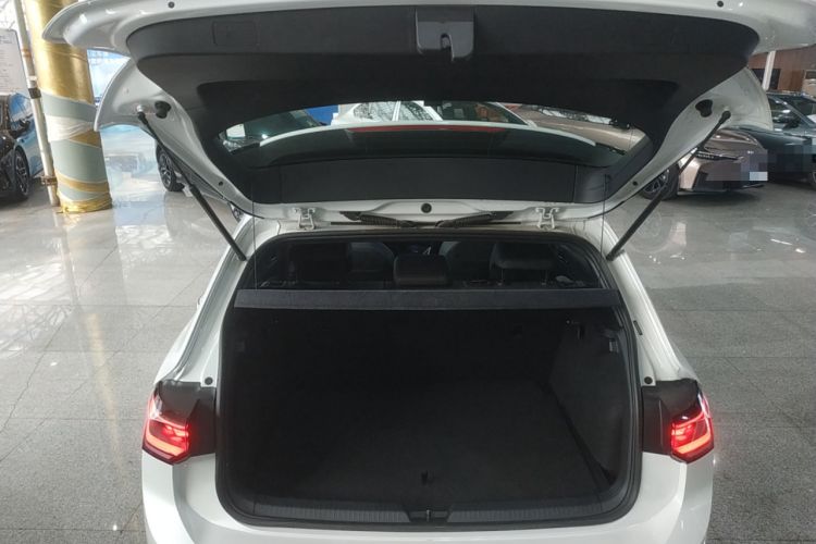 Used Volkswagen Golf 2025 300TSI R-Line Trunk