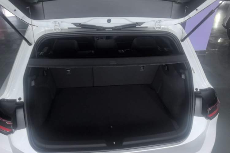 Used Volkswagen Golf 2025 300TSI R-Line Trunk
