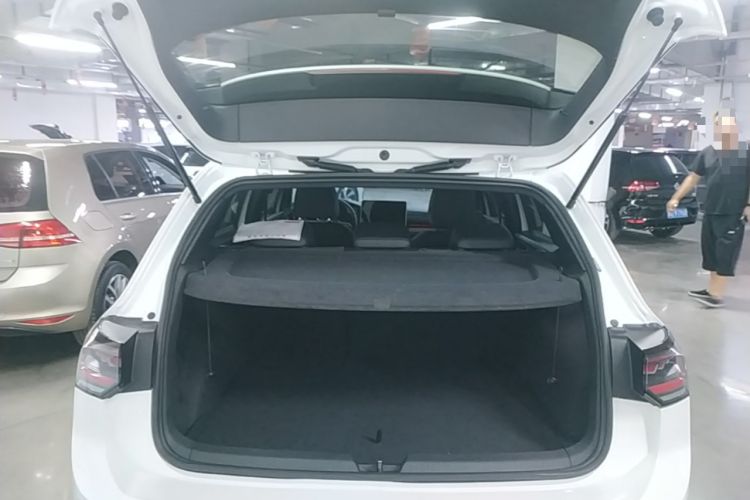 Used Volkswagen Golf 2025 300TSI R-Line Trunk
