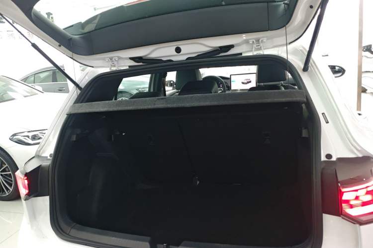 Used Volkswagen Golf 2025 300TSI R-Line Trunk