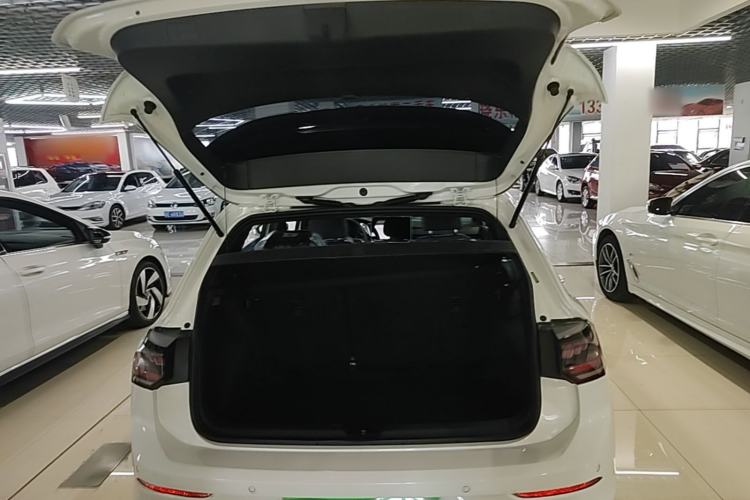 Used Volkswagen Golf 2025 300TSI R-Line Trunk