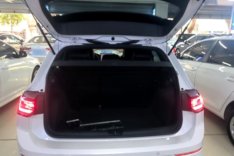 Used Volkswagen Golf 2025 300TSI R-Line Trunk