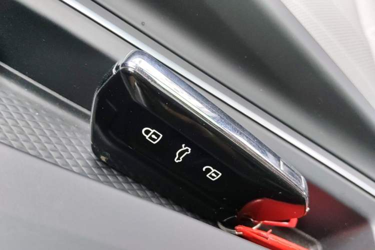 Used Volkswagen Golf 2025 300TSI R-Line Vehicle Key