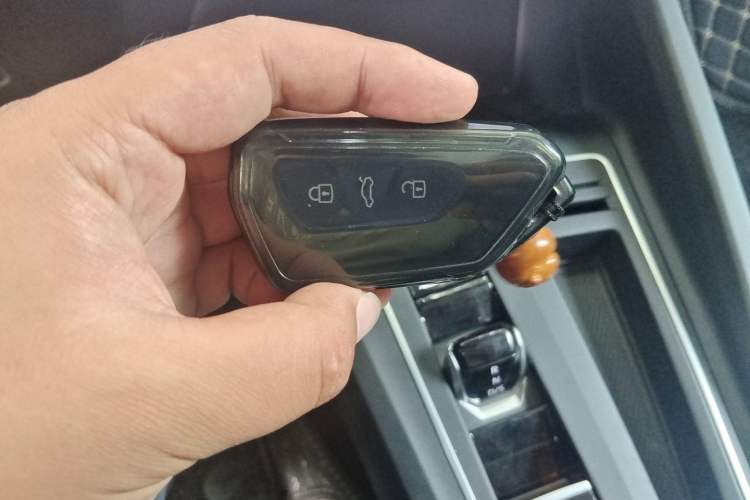 Used Volkswagen Golf 2025 Facelifted 300TSI Pro Vehicle Key