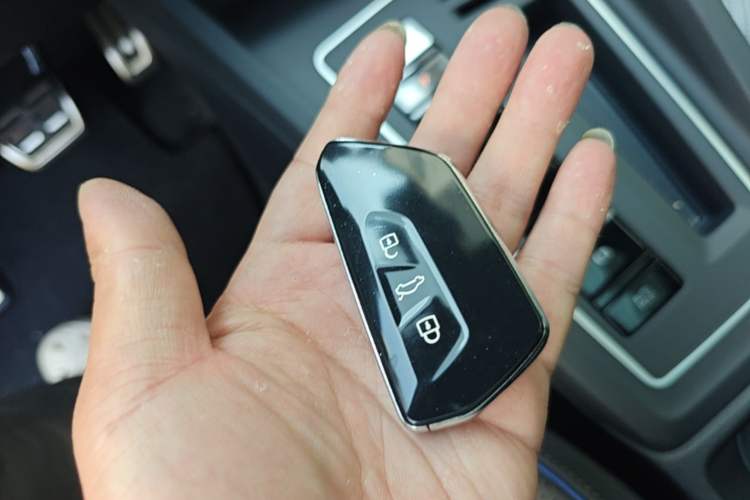 Used Volkswagen Golf 2025 300TSI R-Line Vehicle Key