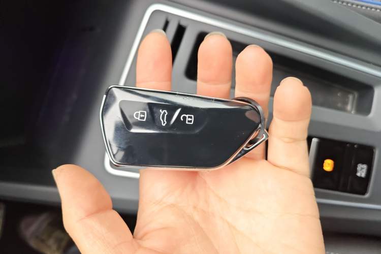 Used Volkswagen Golf 2025 300TSI R-Line Vehicle Key