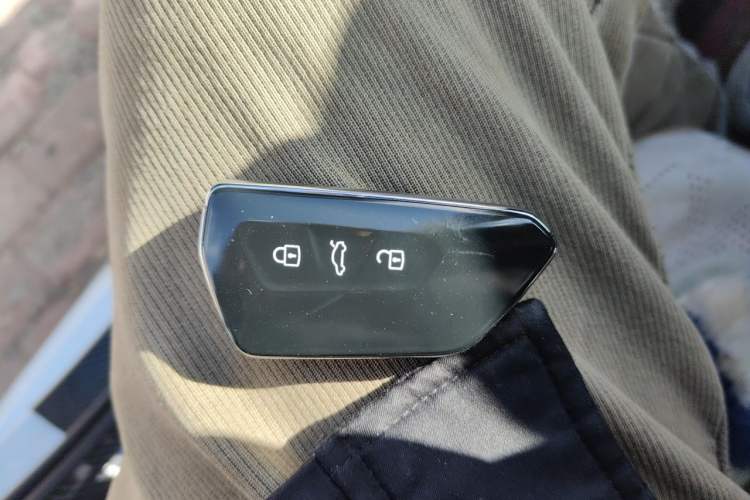 Used Volkswagen Golf 2025 Facelifted 300TSI Pro Vehicle Key
