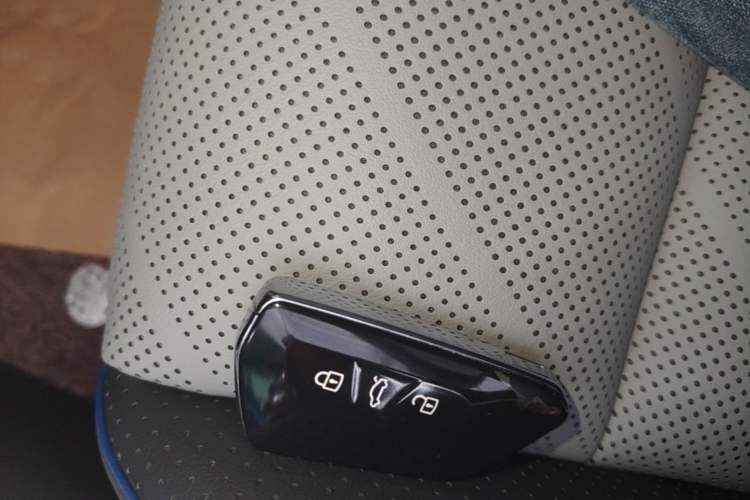 Used Volkswagen Golf 2025 300TSI R-Line Vehicle Key