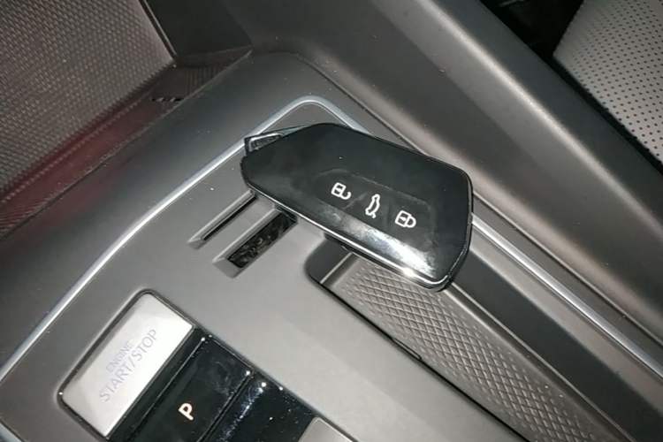 Used Volkswagen Golf 2025 300TSI R-Line Vehicle Key