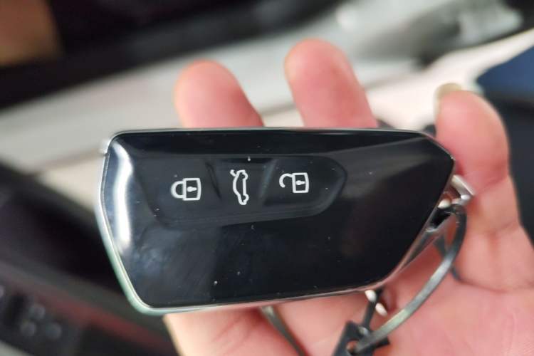 Used Volkswagen Golf 2025 300TSI R-Line Vehicle Key